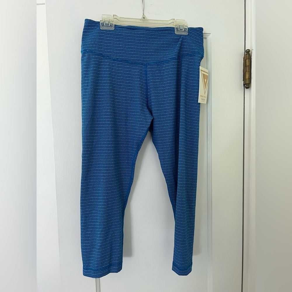 Yogasmoga Women's Yoga Capri (Twist)
Size: 8
[New]
Made in the USA